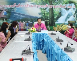 สพป.อุตรดิตถ์ เขต 2 ร่วมสวดมนต์ไหว้พระทำสมาธิก่อนเริ่มปฏิบัติงาน ตามนโยบาย 12 เป้าหมายร่วมจังหวัดอุตรดิตถ์ในเรื่อง “จังหวัดคุณธรรม”