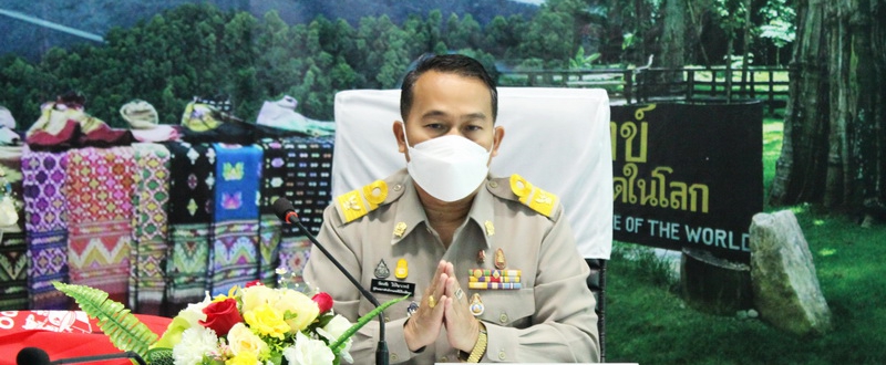 สพป.อุตรดิตถ์ เขต 2 ร่วมสวดมนต์ไหว้พระ ทำสมาธิก่อนเริ่มปฏิบัติงาน ตามนโยบาย 12 เป้าหมายร่วมจังหวัดอุตรดิตถ์ในเรื่อง “จังหวัดคุณธรรม”